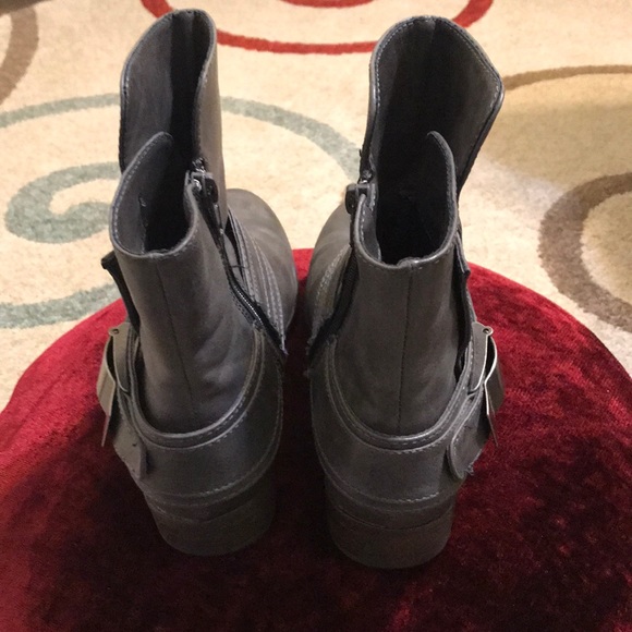 SOLD❣️❤️💥UNR8ED Gray Boots💥❤️ - Picture 5 of 9